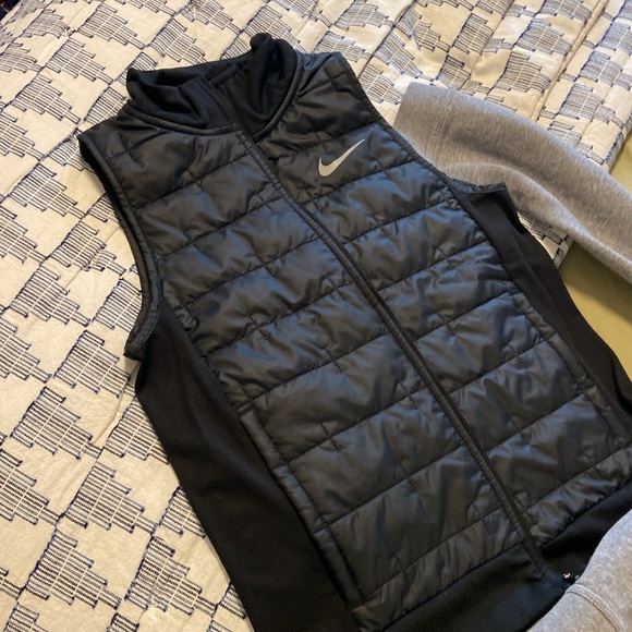 Kids Nike Zip Up and Nike Vest bundle - Picture 6 of 12